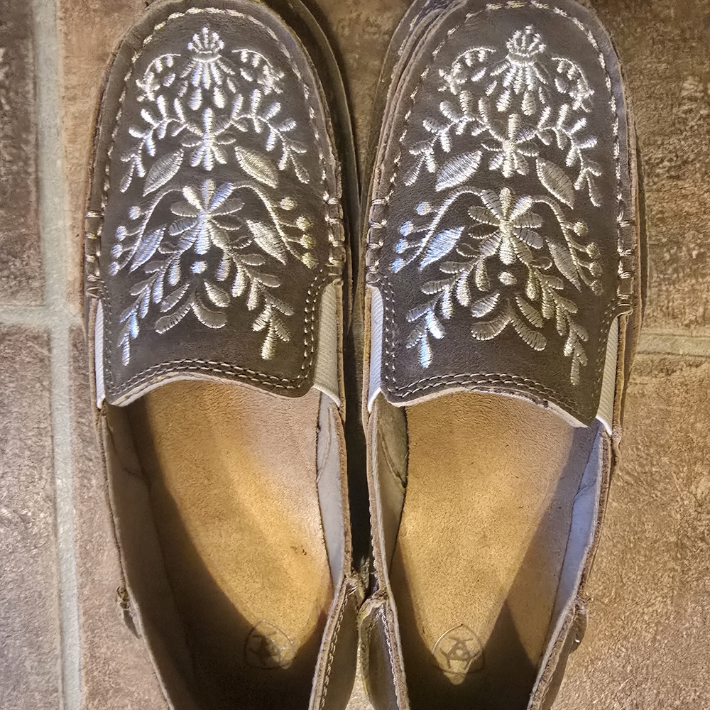 ARIAT CRUISERS Women's Embroidered Slip-On Shoes - Brown